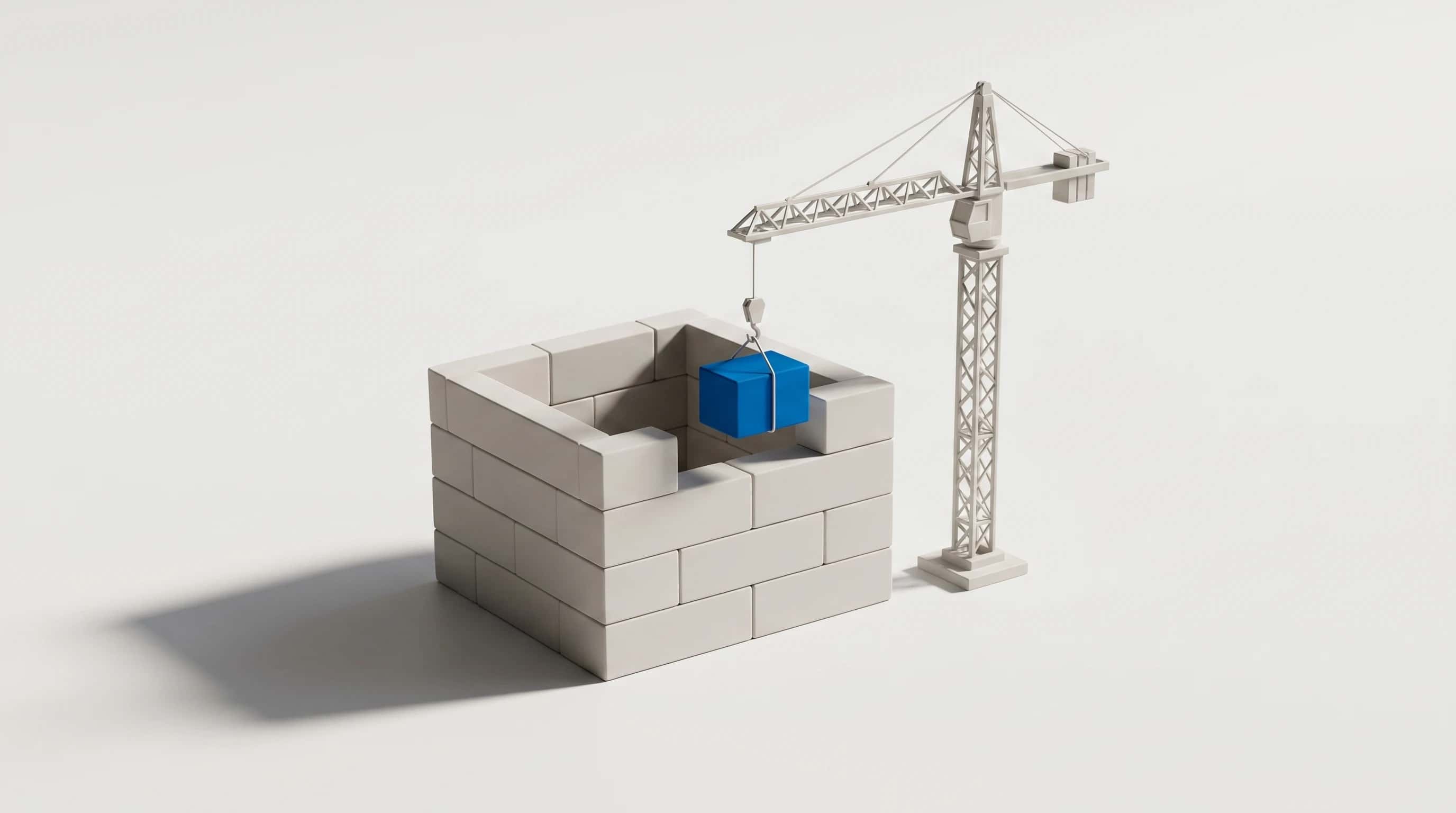 Maquette van een huis in aanbouw uit grijze blokken met een torenkraan die een blauw blok optilt