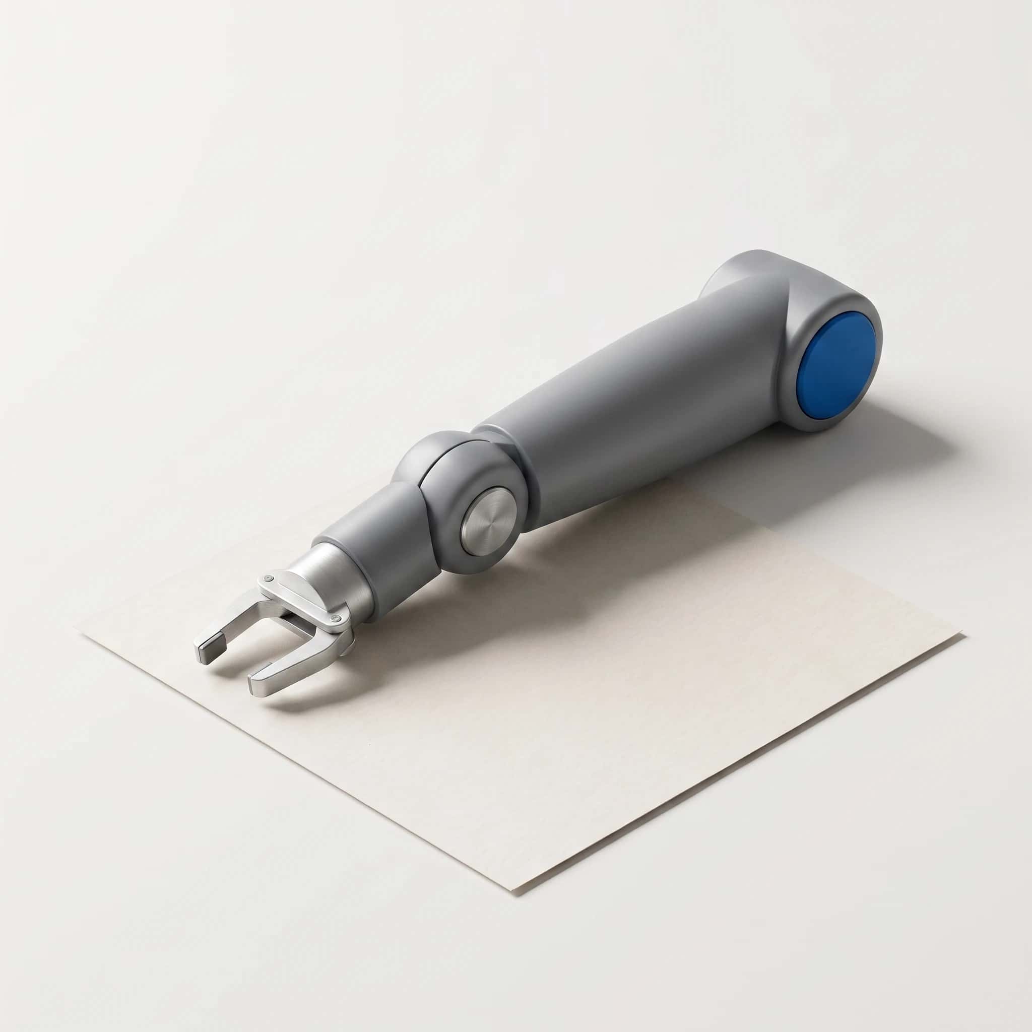 Render van een matgrijze robotarm met een blauwe schijf aan de basis, liggend op een vel papier