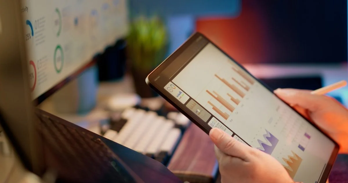 Traditioneel kantoorpand bij avondlicht — digitale transformatie van accountantskantoren