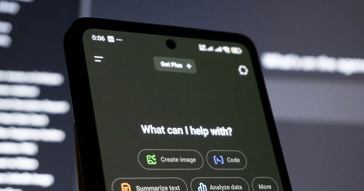 Smartphonescherm met AI-chatbot interface als voorbeeld van autonome AI-agents voor bedrijven