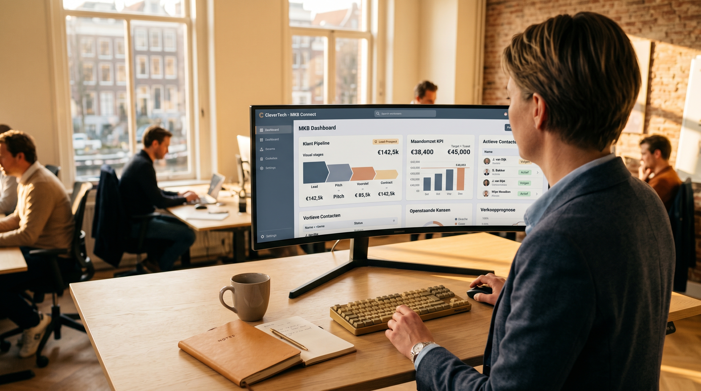 Vergelijking van standaard CRM-systemen en een CRM op maat voor het MKB