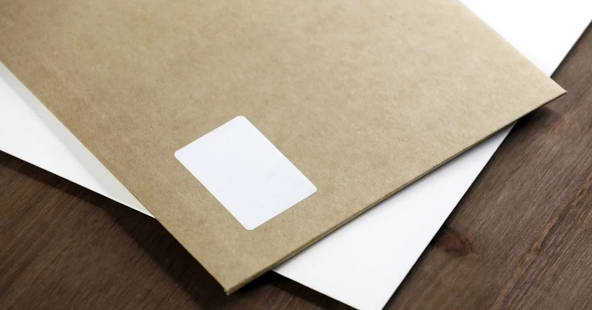 Verpakkingen en verzendmateriaal voor e-commerce bestellingen — eigen webshop versus verkopen via marktplaatsen als Bol.com en Amazon