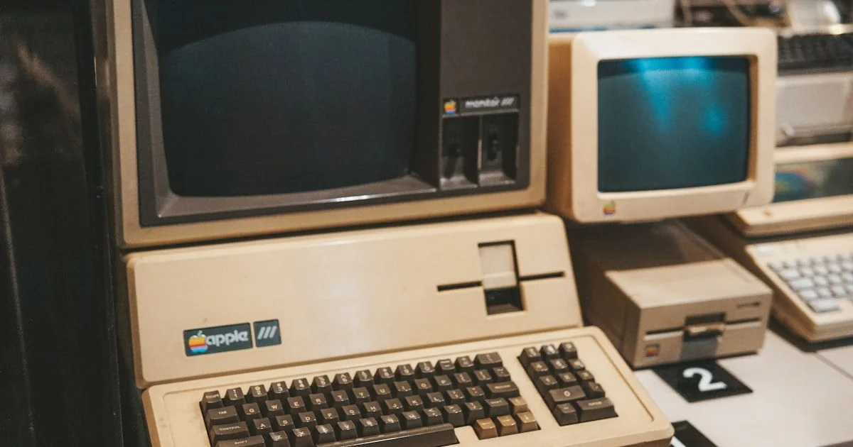 Modern Works gebouw met strakke architectuur — modernisering van legacy systemen naar hedendaagse oplossingen